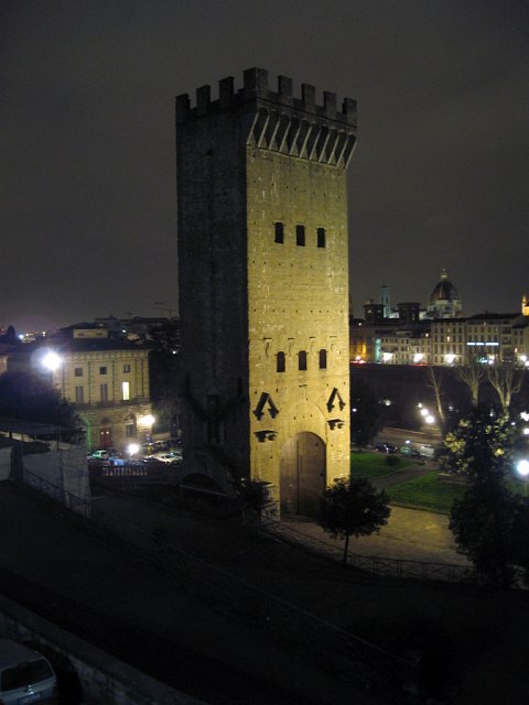 Piazzale Michelangelo-07.JPG - The tower in Piazza Poggi, at the base of the hill upon where Piazzale Michelangelo sits.